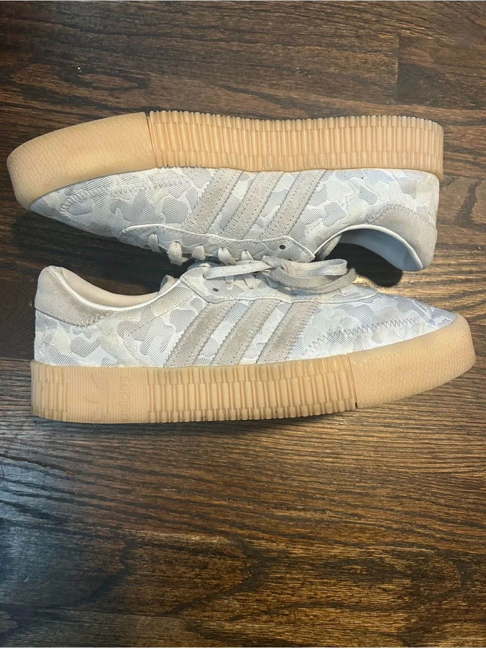 adidas Sambae- women’s 9.5